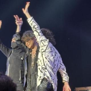7月5日(日)群馬：渋川市民会館：オ－プニングからすっごく熱いライブでした　嵐士さんが「群馬どうした？」ってすごく嬉しそうな笑顔でした　上野さんのほっこりMCでBOOWYが好きだったて聞けて、私もだよって言いたかったです
五味さんのジャンプはますます高くなっていってる気がする
武道館まであと2公演　あ〜終わらないで😭