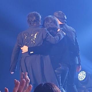 7月10日(水)東京：日本青年館ホール：T-BOLAN LIVE TOUR 2023-2024 “SINGLES” ～波紋～
お疲れ様でした😌💓
シングル全曲と言うことで、とても楽しみにしていました🎵
90年代を彩った大切な曲達•••😆
メロディが流れた瞬間当時にタイム・リープは当たり前ですよね🎵
BOLAN を追っかけて飛び回ってた最高の日々を思いだし、感無量でした💕その頃から今を大切に行動していたので、時が経っても変わらずの私•••😆ずーっと嵐士childrenで駆け抜けて行ってるなって、改めて実感😂😂BOLAN は私の生きがいです💕
いつまでも走り続けて下さい🎵
いつまでも付いていきます❤️