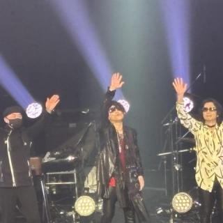 12月14日(日)福島：喜多方プラザ文化センター 大ホール：初めてのT-BOLANライブでした。
嵐士さんとハイタッチ、ギュッて握りしめる、目の前で歌ってくれる…
初めてのT-BOLANライブでこんなにたくさんいいことがあっていいのっ！？って思うぐらい！！夢のような一夜でした。。。
あれから８ヶ月が経つ今、まだまだ覚えてますっ！忘れませんっ！忘れられませんっっっ！！
日本武道館ではハイタッチも叶わないけど、さらに夢のような一夜を楽しみに、心待ちにしていますっ！！