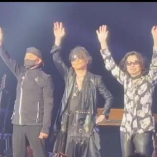7月19日(日)三重：シンフォニアテクノロジー響ホール伊勢：T-BOLANライブ　いつも幸せいっぱいになります🧡47都道府県完走も、ありがとうございました。日本武道館でもカッコよく決めちゃってください。4人だと嬉しいなぁ💙