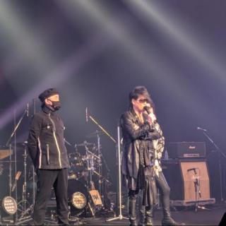 3月21日(土)香川：ハイスタッフホール（観音寺市民会館）：この度のツアーで初めて次男と一緒に行ったのが香川公演でした。今まで独りでの参加でしたが、次男を連れて行ったのは、次男にＴーBOLANのことを教えていなかったのに次男が離したくはないを携帯で聴いていて、なんで知ってるの？と驚いたところ、友達が口ずさんでいて凄く良い歌で教えてもらったとのことでした。次男は初めてのコンサートで嵐士さんのお話も楽しかったと言っていました。しかも私も次男もハイタッチさせてもらって本当に幸せな時間でした。