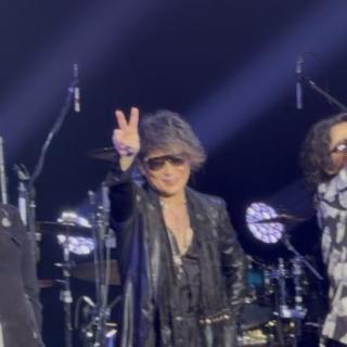 7月19日(日)三重：シンフォニアテクノロジー響ホール伊勢：三重ライブも本当に愛溢れる素晴らしいライブでした。ライブを重ねてステージと客席の一体感が、ラストに向かって凄くて、感動の一夜でした。上野さんから始まるピース✌️サイン！3人揃ってのピースサインの満面の笑顔が子どものように可愛くてLOVE❤️‍🔥でした。素敵なライブをありがとうございました✨