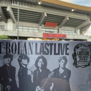 8月10日(月)東京：日本武道館：1曲目始まる前から既に感涙。現在瞼重々です。ひとまずお疲れ様でした。そしてありがとうございました。またいつの日か…。