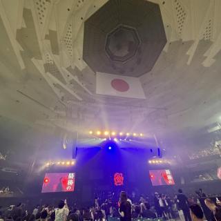 8月10日(月)東京：日本武道館：アリーナからの景色です✨
ひたすら楽しい時間でした！！
中央の丸舞台の嵐士さんが近くてドキドキでした～🤭💖