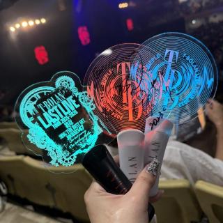 8月10日(月)東京：日本武道館：息子と日本武道館に参戦させていただきました！1階スタンド席から見る景色はとても綺麗でした♥️夢の武道館、同じ空間で過ごせてとても幸せでした！号泣しっぱなしでしたが全力で楽しめたし、たくさんの優しいファンの方との出会いもあり嬉し泣きも一緒にしたりと暖かい時間を過ごせました！T-BOLAN♾最高です！！！これからも永遠についていきます！！
