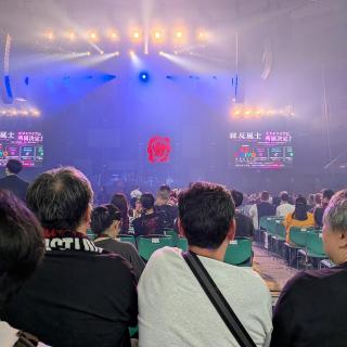 8月10日(月)東京：日本武道館：ライヴサイコ～でした
正直わけわからん状態で終わりました
パンフレットみて、なんとなく構想はわかりました　武道館２年後におさえてるんだろうな　三重にもいきます
嵐士❤ありがとう