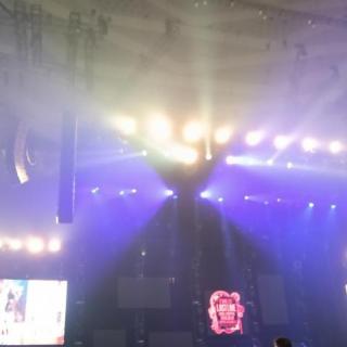 8月10日(月)東京：日本武道館：日本武道館でのラストライブとっても素晴らしいライブでした♡
もしT-BOLANのラストライブが日本武道館でなかったら、私もここに来ることはなかったと思います。
日本武道館に連れてきてくれて、ありがとう！
私はこの景色を一生忘れないでしょう♡
このライブに携わってくれた皆さまに心から感謝します！