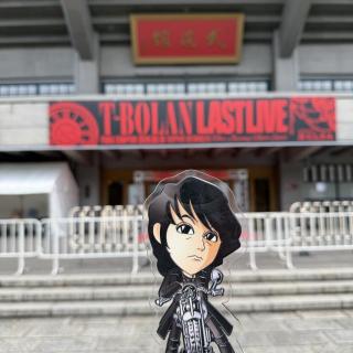 8月10日(月)東京：日本武道館：武道館ファイナル✨私の人生において、感じたことのない、経験したことのない、言葉では言い尽くせないほどの感動を得たライブでした。今日で、一週間たちますが、まだまだあの日の余韻の中武道館ファイナル✨私の人生において、感じたことのない、経験したことのない、言葉では言い尽くせないほどの感動を得たライブでした。
今日で一週間たちますが、まだまだあの日の余韻の中にいます。
嵐士さんの笑顔、大きな愛、会場中が愛に包まれた感動のライブでした。本当に心からありがとうございました💐❤️‍🔥