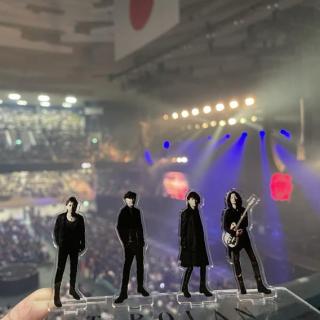 8月10日(月)東京：日本武道館：日本武道館、最高のラストでした！
始まりから会場が赤色のペンライトで埋め尽くされ、圧巻の景色でした！
ずっと涙で滲んでいましたが、ステージ上のT-BOLANはキラキラで最後まで最高にカッコよかったです！
最高の一夜をありがとございました！
「これからもずっと一緒だー！」「また会おうぜ！」の言葉を胸に刻んで待ってます！