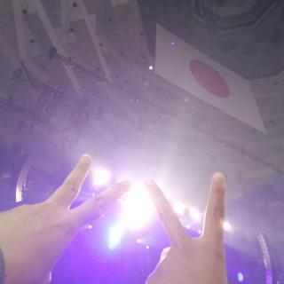 8月10日(月)東京：日本武道館：森友さんが今まで観たライブで一番笑顔に溢れてて、五味さんが史上最高にイキイキしてて、上野さんがいつも見せる優しい雰囲気とは違う凛とした表情で最後のステージに臨んでいて、ベースソロもめっっっちゃカッコよくて、青木さんの存在も確かにそこにあって。アリーナから観た客席に囲まれた景色は、まさに「愛のために愛の中で」の世界観。T-BOLANを愛するファンで埋め尽くされた幸せな空間でした。せつないけれど、最高のファイナル公演を、ありがとう。今までも、これからも、T-BOLANを愛し続けます。