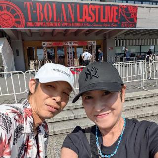 8月10日(月)東京：日本武道館：日本武道館。お疲れ様でしたぁ(•ө•)♡
沢山の感動と温かい愛が溢れるお言葉を頂きました。
これから2年後の事は分からないけど私の中でT-BOLANはずっと心の中で忘れる事もなく大好きです。旦那さんと結婚記念日にLASTLIVEに参戦出来た事が最高の思い出になりました。ありがとうございました。T-BOLAN、森友嵐士さん大好きです。