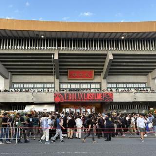 8月10日(月)東京：日本武道館：8月10日は、本当に最高で最幸な1日でした✨2階スタンド席からみたペンライトが灯る会場は一生忘れられない景色になりました。嵐士さんと五味さんの嬉しそうなお顔に、上野さんのいつもより凛としたお顔。アンコールの離したくはないの大合唱。全てが深く胸に刻まれました。最高のライブをありがとうございました✨この場にいられて、本当に幸せでした💕