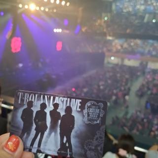 8月10日(月)東京：日本武道館：8月10日　日本武道館の余韻が全く冷めず、まだドキドキしていますが、既に
T-BOLANロス、嵐士さんロスです。
２階席でしたが、モニター越しの嵐士さんにキャー♡でした。
本当にお疲れ様でした。
2028年7月10日の#T-BOLANまでまだ長いですが、今後、嵐士さんのソロ活動も楽しみにしています♪　